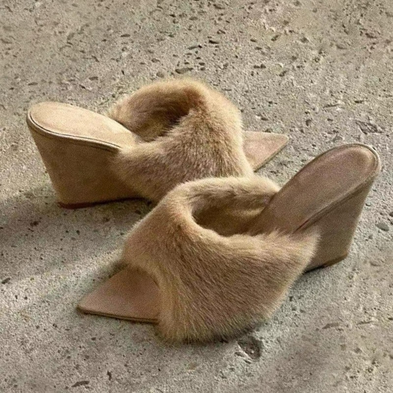 Pluizige Vrouwen Slippers Wigg - Eve Party recensie en prijs